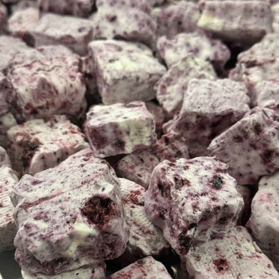  بستنی خشک شاتوت با تکه های شاتوت نیکان 