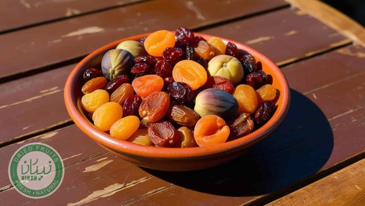 آیا میوه خشک واقعاً به کاهش وزن کمک می کند؟ (تحقیقات علمی + راهنمای مصرف) 